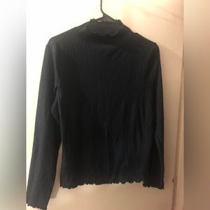 Ribbed turtle neck long sleeve black shirt